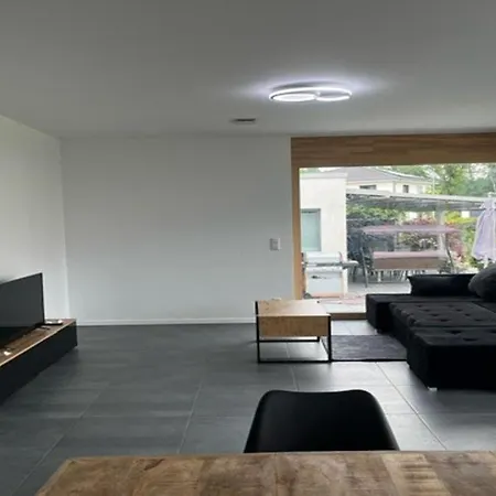 Moderne Sonnenbühl Apartment